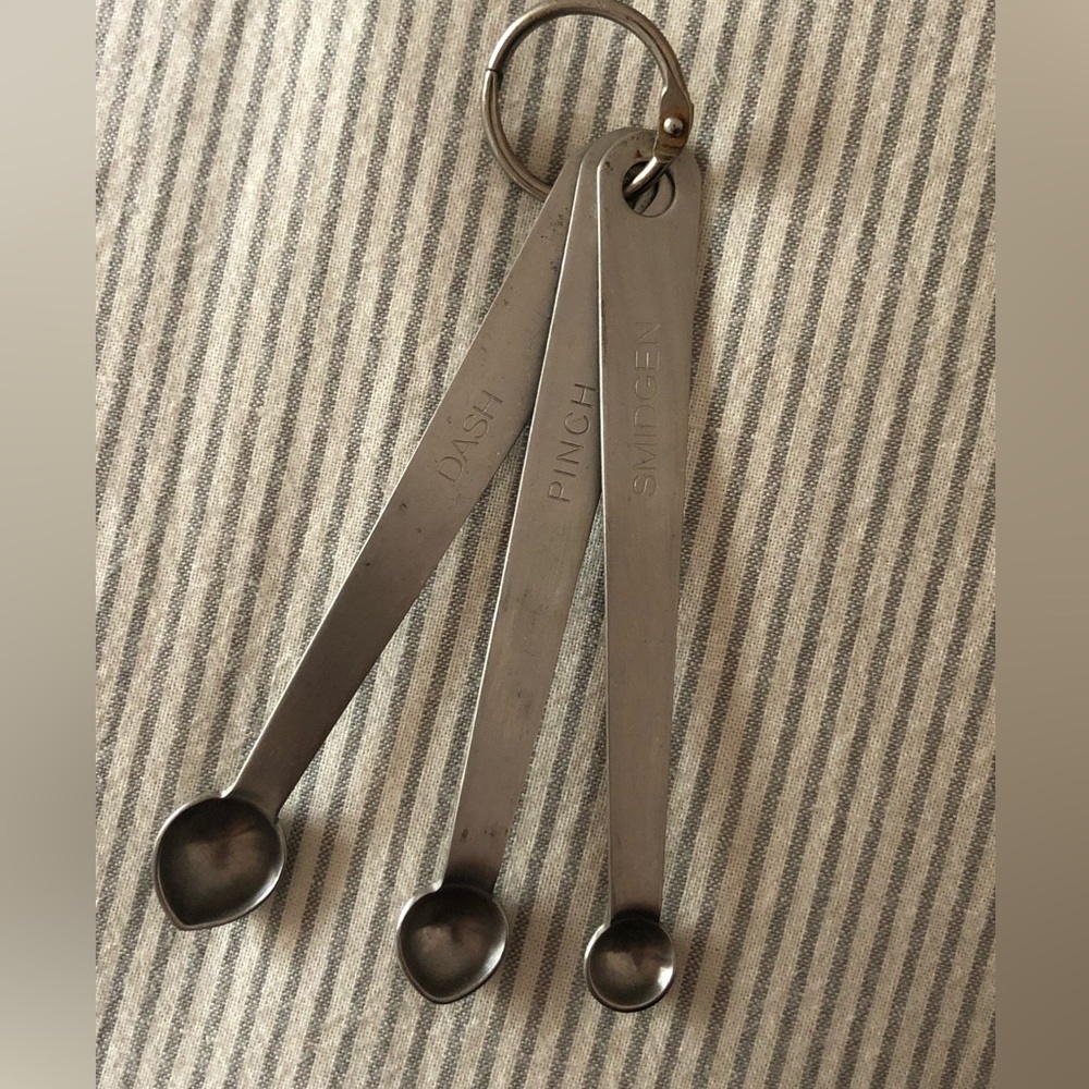 Set of mini measuring spoons, Smidgen, pinch, dash